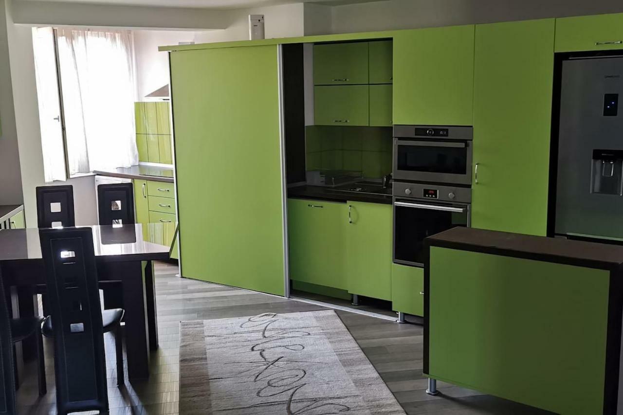 Luxury Apartment With Two Bedrooms And Large Living Room, 100 Square Meters, City Center Oradea Luaran gambar