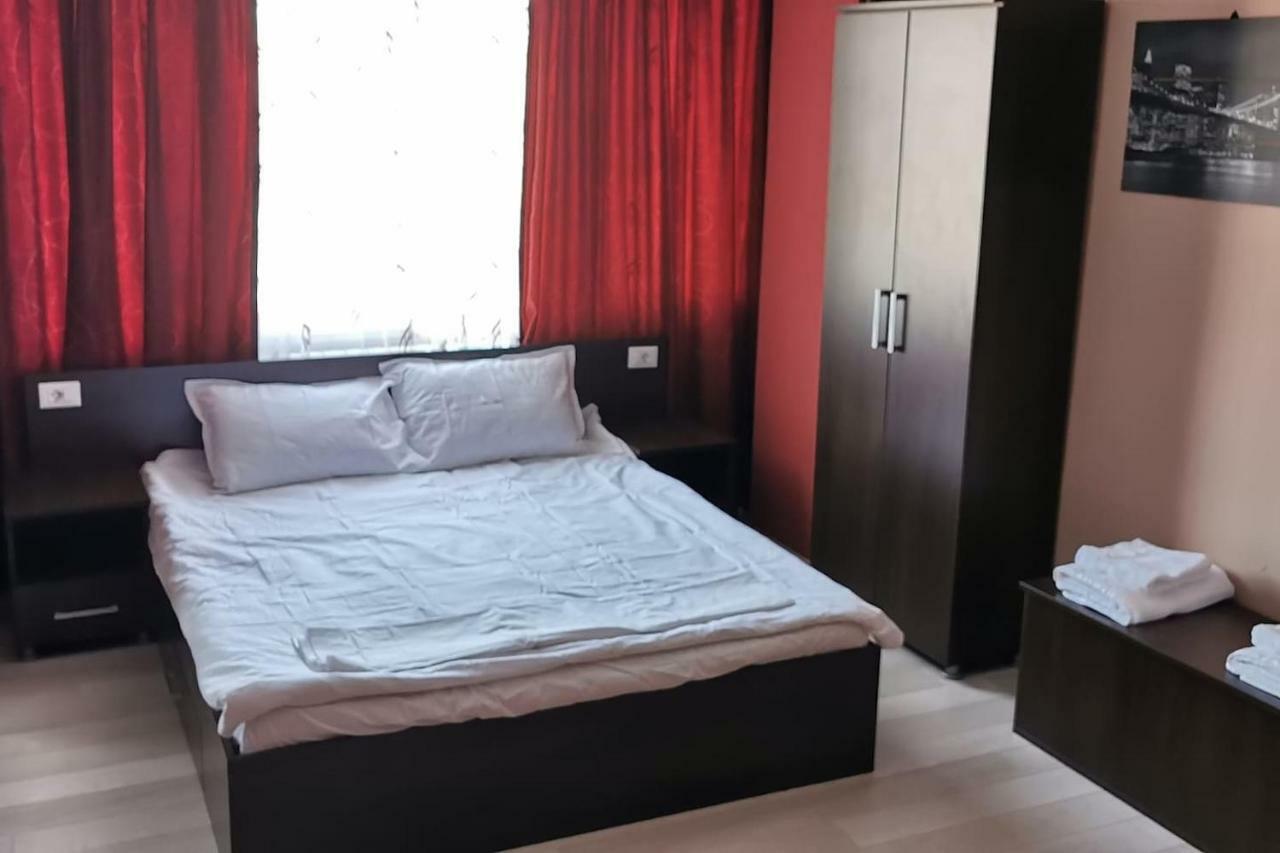 Luxury Apartment With Two Bedrooms And Large Living Room, 100 Square Meters, City Center Oradea Luaran gambar